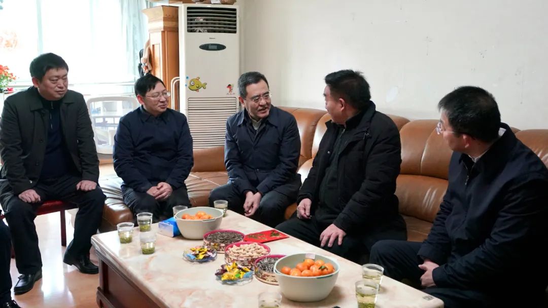 k1体育委党委书记、、主任冯文生等向导走访慰问省k1体育集团老党员、、老干部