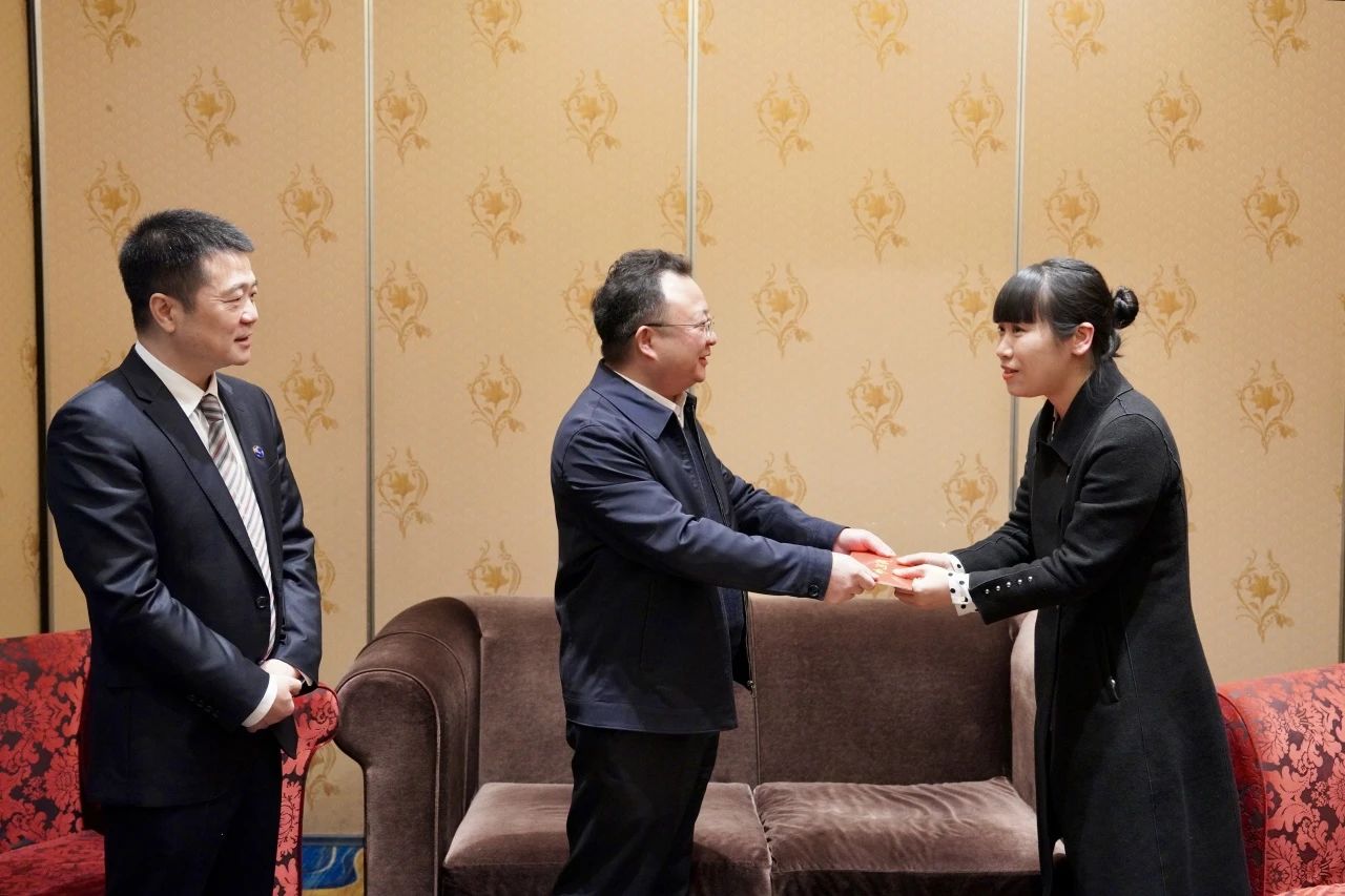 k1体育委党委委员、、副主任何政一行走访慰问省k1体育集团生涯难题党员