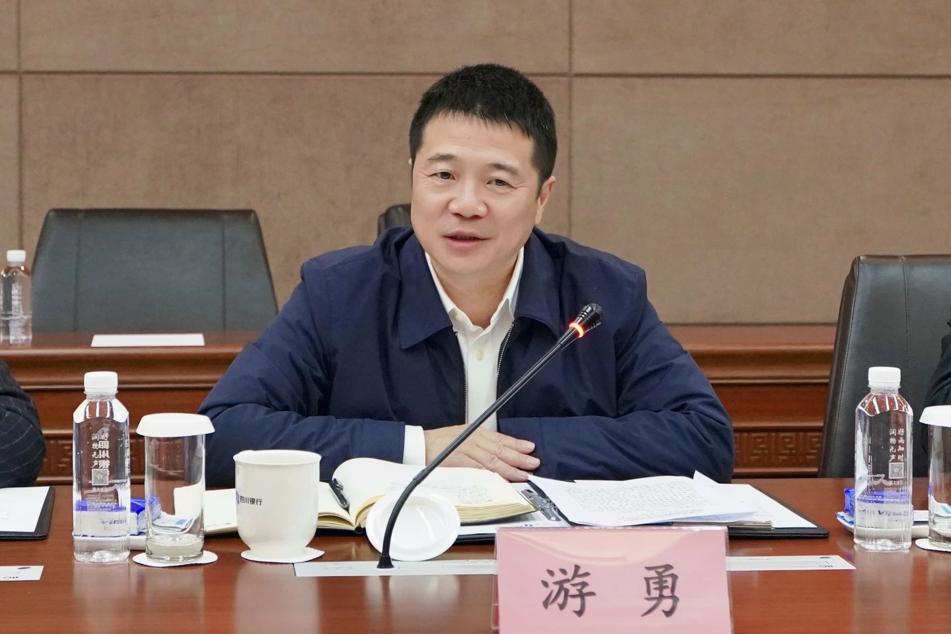 f585a2eb-05ce-495f-93b3-7dc725957939