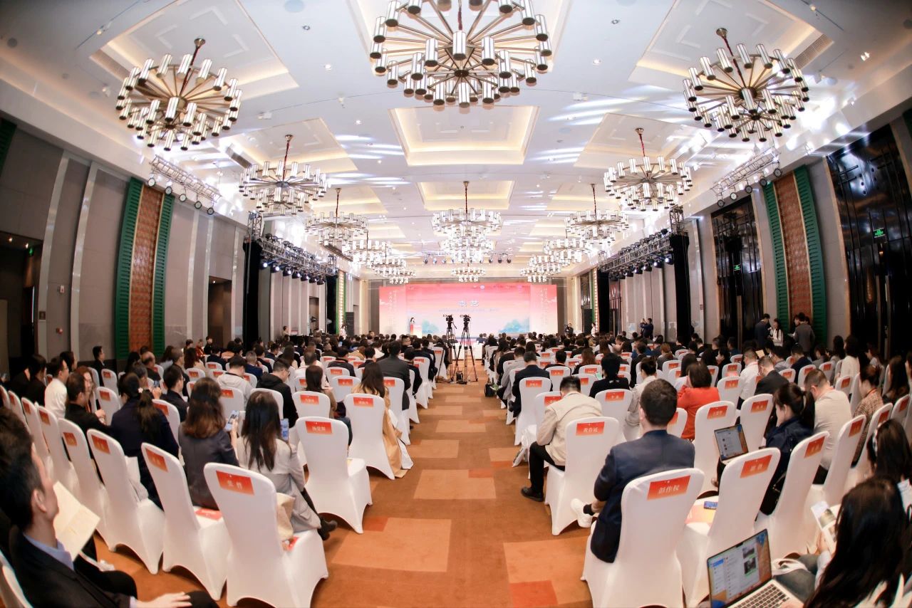 川渝文化旅游企业联盟、四川省文化旅游企业联盟2023年会在蓉开幕 游勇主持活动开幕式