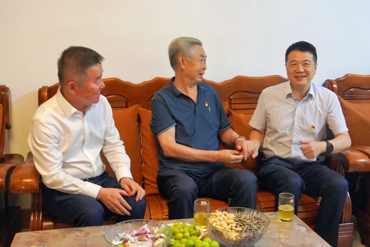 省k1体育集团党委书记、董事长游勇开展“七一”走访