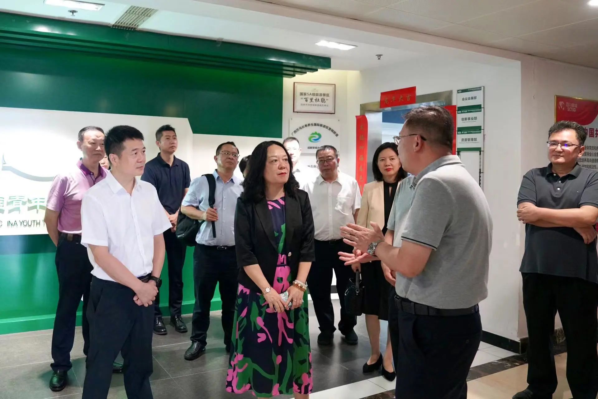 省委外办主任张涛一行赴省k1体育集团调研指导事情