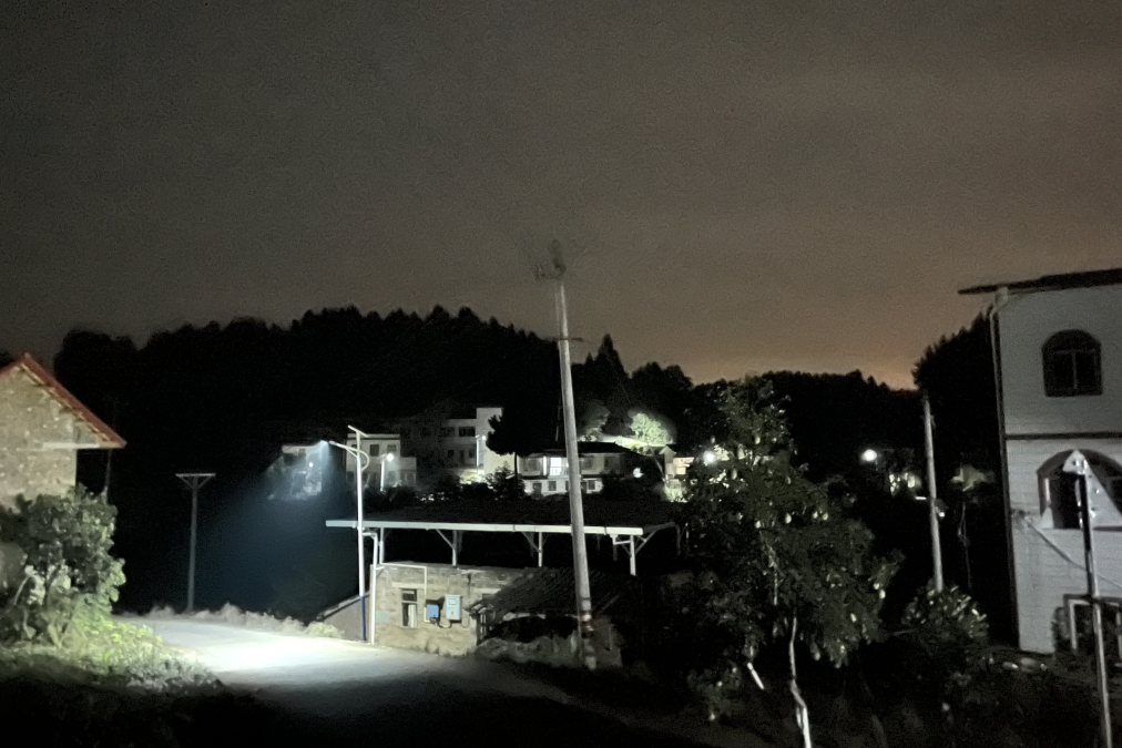 点亮墟落振兴路 ，温暖群众幸福家——省k1体育集团捐资“亮化工程”惠及80余户老黎民