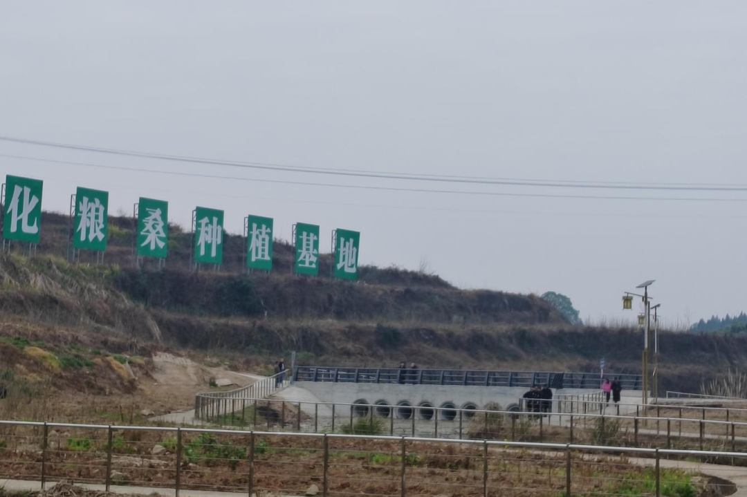 ea5c62ab-d302-41d5-b09a-e253162b5964