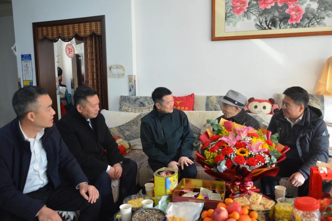 省k1体育集团向导班子走访慰问生涯难题党员、老党员、老干部