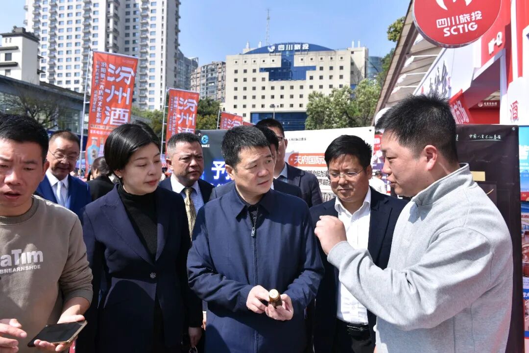 省k1体育集团党委书记、、董事长游勇带队检查锦江宾馆春季酒类洽谈会